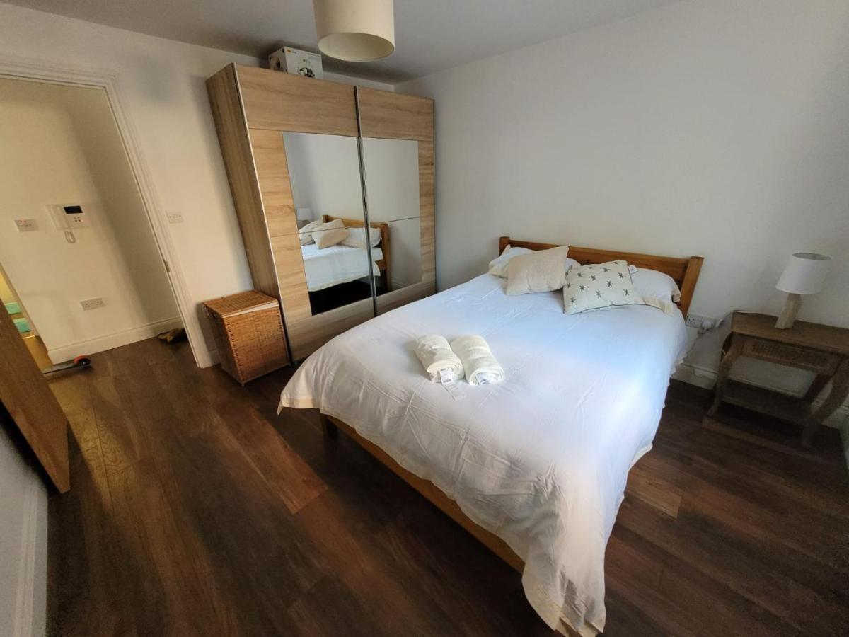 Comfortable Two Bedroom Modern Apartment Λονδίνο Εξωτερικό φωτογραφία
