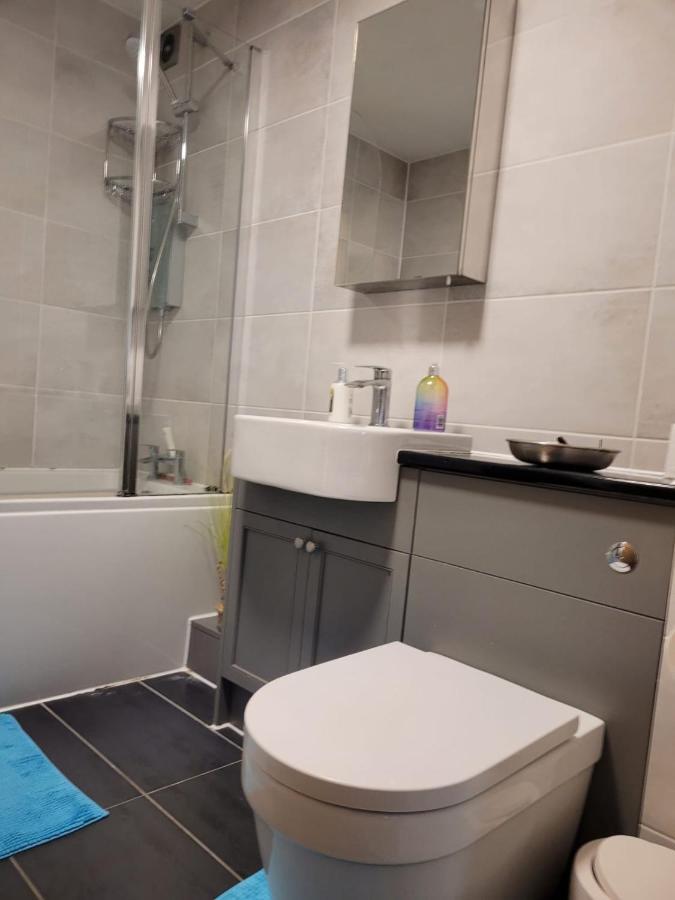 Comfortable Two Bedroom Modern Apartment Λονδίνο Εξωτερικό φωτογραφία